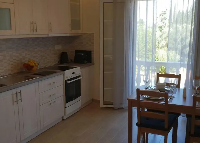 Hibiscus - Ground Floor 1 & 2 *