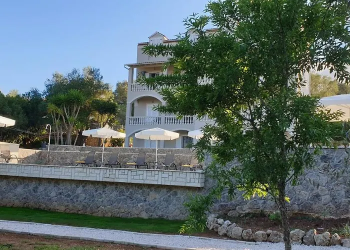 Hibiscus - Ground Floor 1 & 2 *