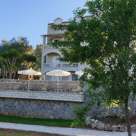 Hibiscus Suites - Ground Floor Suites 1 & 2 *